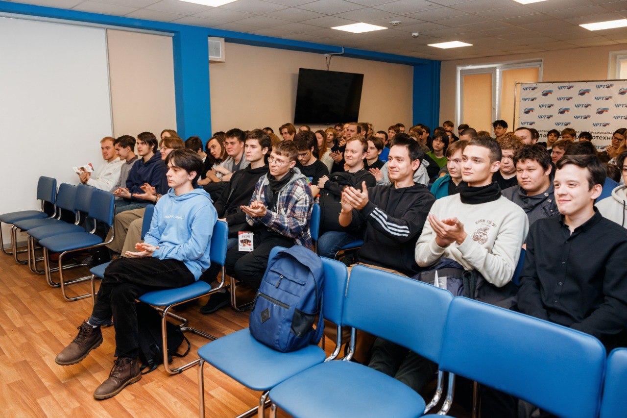 Как начать карьеру в ИТ и попасть в топ-компании: секреты раскрыли на студенческой конференции «Цифровой Россия» и INTEC