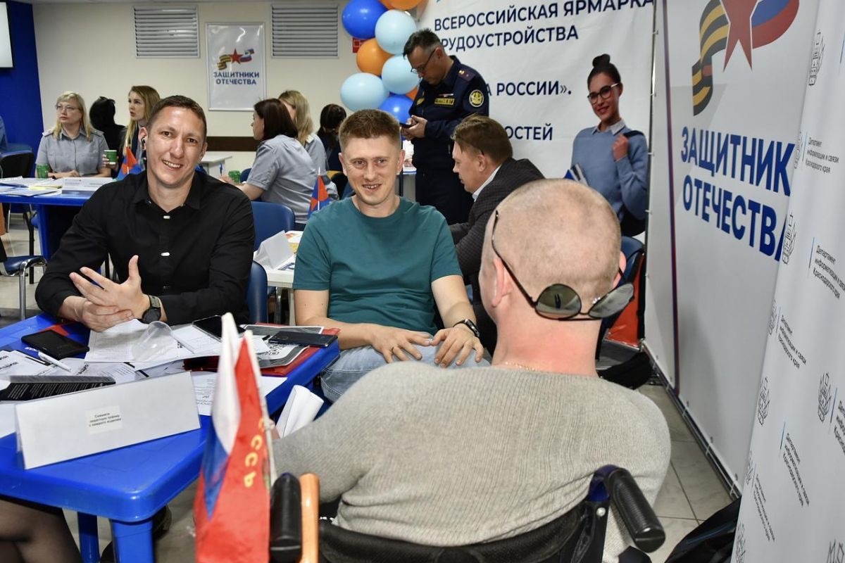 НА ЯРМАРКЕ ВАКАНСИЙ ВЕТЕРАНАМ БОЕВЫХ ДЕЙСТВИЙ ПРЕДСТАВИЛИ ПРОГРАММУ ПО ПЕРЕОБУЧЕНИЮ ЦИФРОВЫМ ПРОФЕССИЯМ