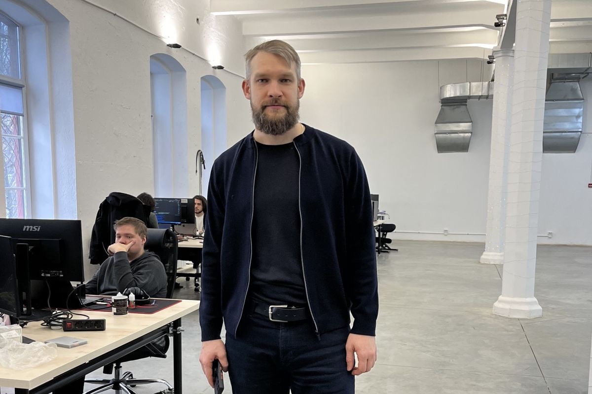 «МЫ В НАШУ КОМПАНИЮ БЕЗ ВЫСШЕГО ОБРАЗОВАНИЯ ВООБЩЕ ЛЮДЕЙ НЕ БЕРЁМ»