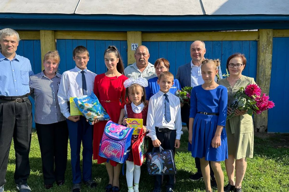 Координаторы «Цифровой России» принимают участие в акции «Собери ребёнка в школу»