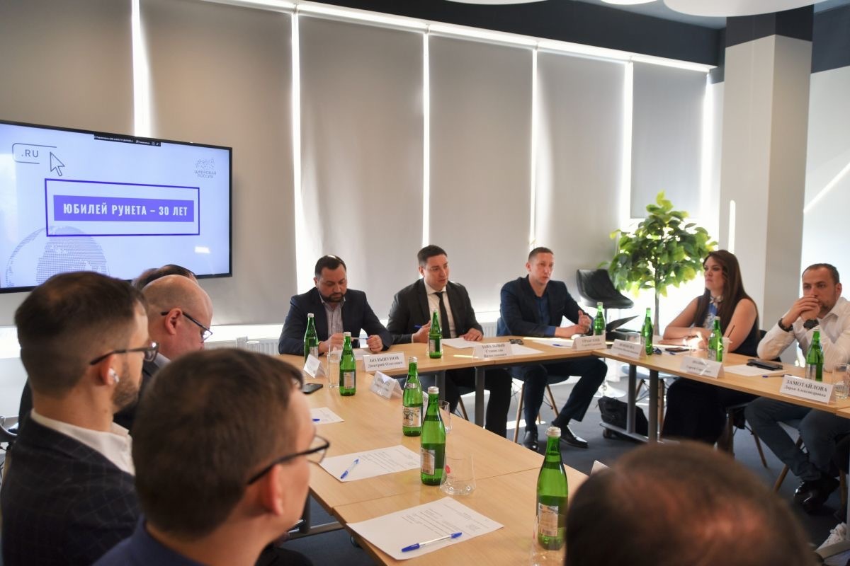 РАЗВИТИЕ ОТРАСЛИ СВЯЗИ В КРАСНОДАРСКОМ КРАЕ ОБСУДИЛИ ЗА КРУГЛЫМ СТОЛОМ, ПОСВЯЩЕННОМ 30-ЛЕТИЮ РОССИЙСКОГО СЕГМЕНТА ИНТЕРНЕТА