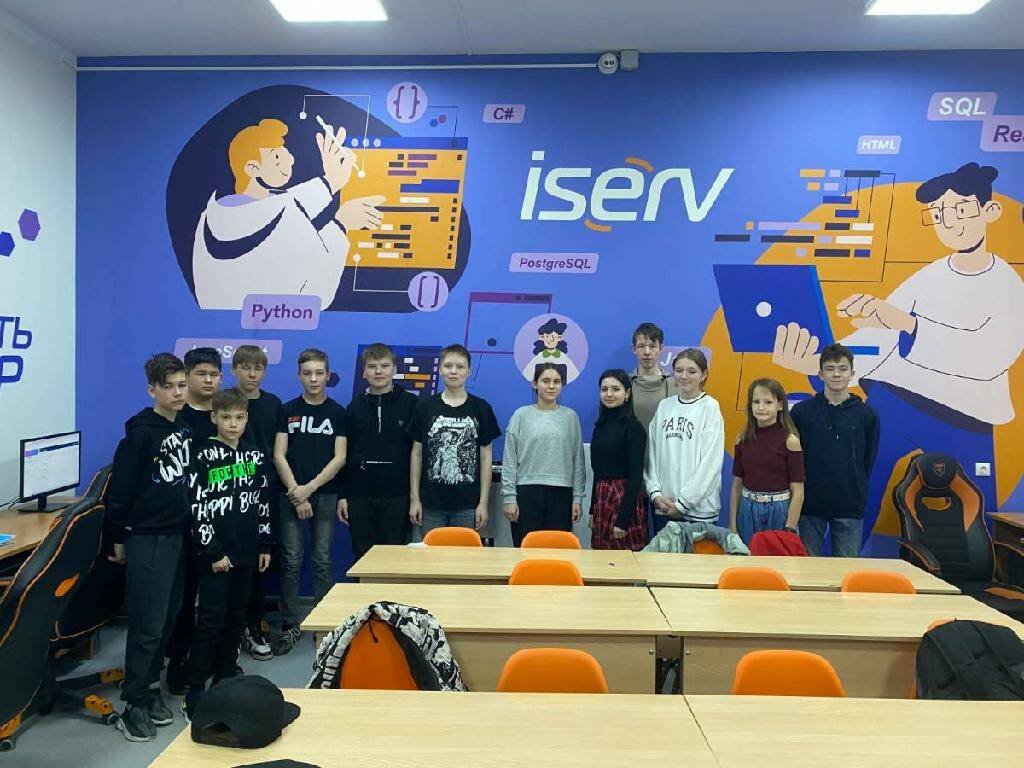 В рамках партийного проекта «Цифровая россия» работает летний детский клуб