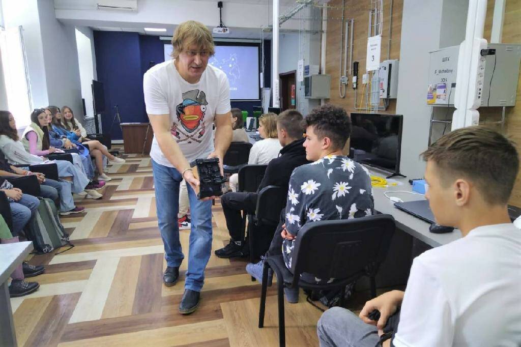 «Профи технологического направления»: для смоленских школьников провели профориентационный урок