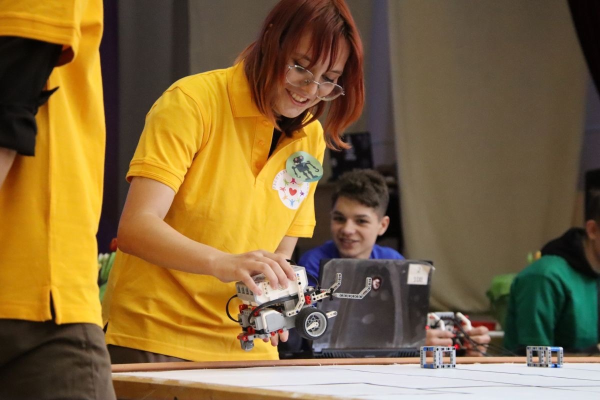 ПРИ ПОДДЕРЖКЕ «ЕДИНОЙ РОССИИ» ПРОШЁЛ ПЕРВЫЙ СТУДЕНЧЕСКИЙ ТУРНИР «РОБОТОТЕХНИКА - 2024»