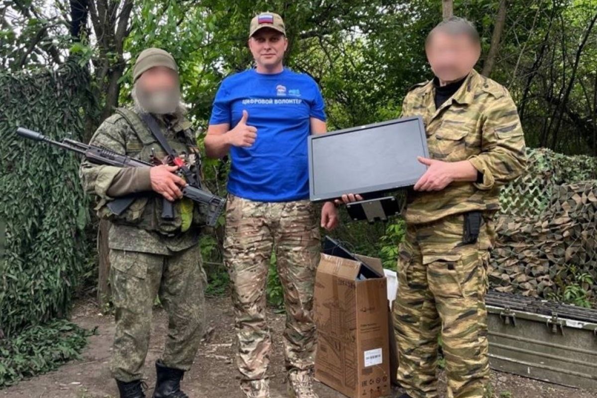 АКТИВИСТЫ «ЕДИНОЙ РОССИИ» ПОМОГАЮТ УЧАСТНИКАМ СВО И ЧЛЕНАМ ИХ СЕМЕЙ ОСВАИВАТЬ ЦИФРОВЫЕ ГОСУДАРСТВЕННЫЕ СЕРВИСЫ