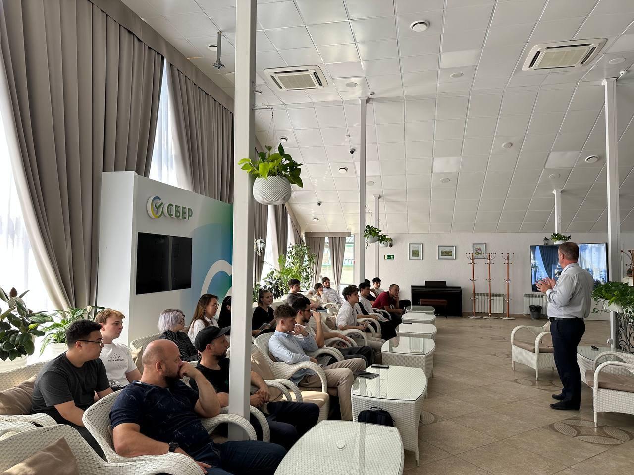 Сбер и «Цифровая Россия» обучают молодежь работе с искусственным интеллектом