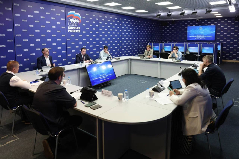 Запуск отечественного мессенджера, усиление ответственности и внедрение ИИ-решений – в Москве обсудили меры защиты от телефонного мошенничества