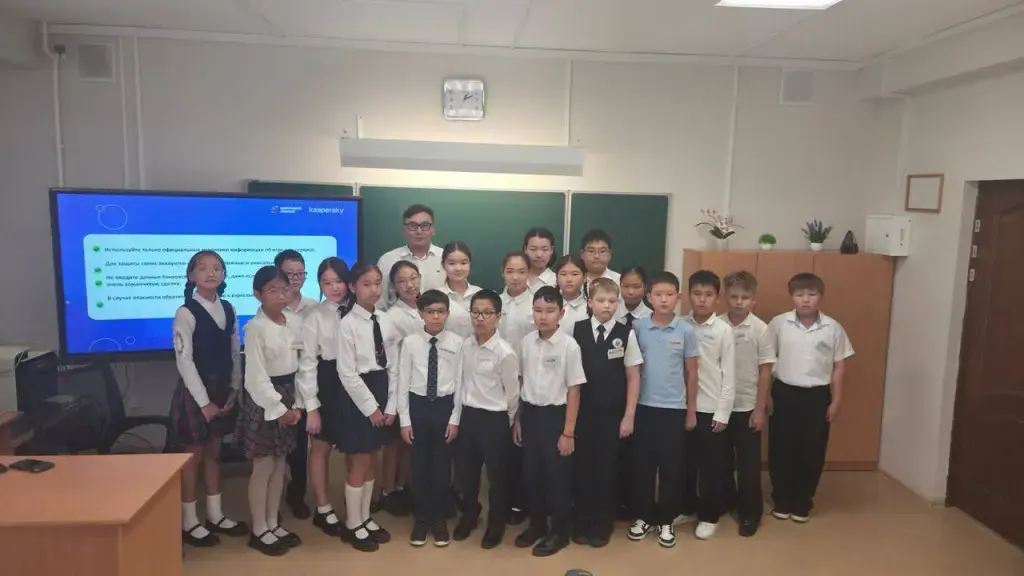 Алексей Этеев рассказал школьникам про цифровую безопасность