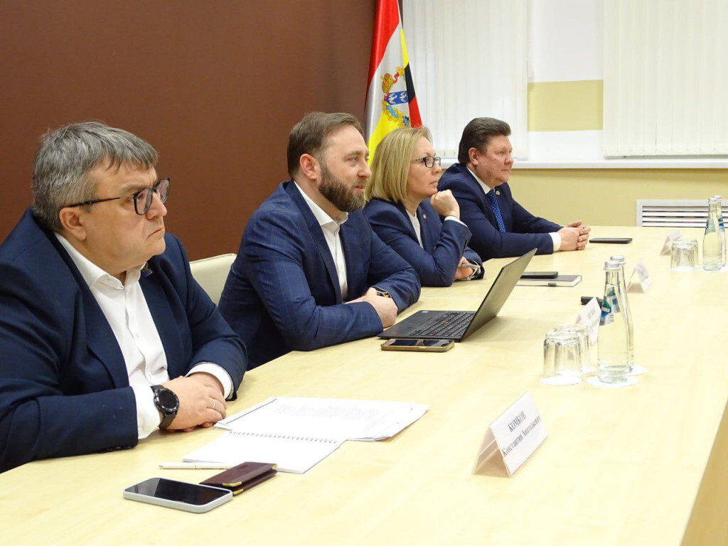 В Курской области прошла встреча заместителя министра цифрового развития, связи и массовых коммуникаций России Сергея Цветкова с ИТ-сообществом региона