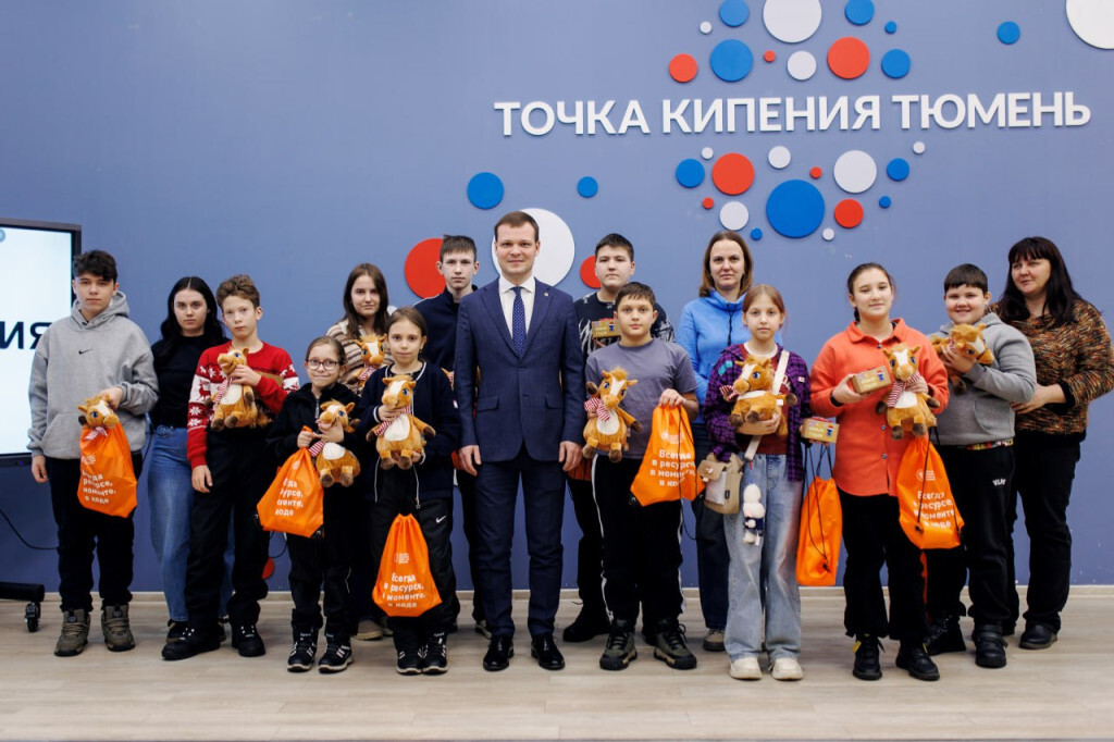 В тюменском Центре робототехники и АСУ провели мастер-класс по созданию ИИ-изображений
