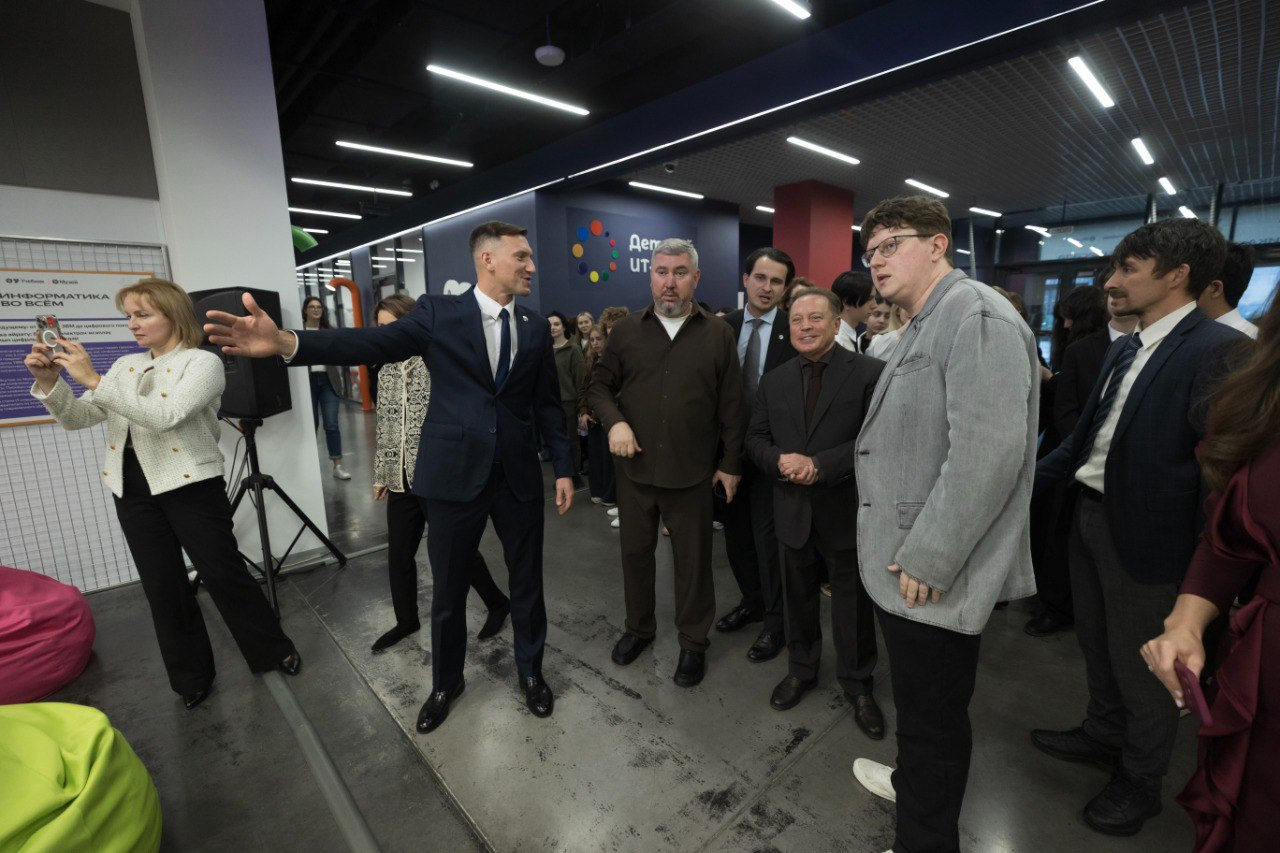 Путешествие во времени и легендарные компьютеры прошлого: в Казани открылась выставка «Информатика во всем»