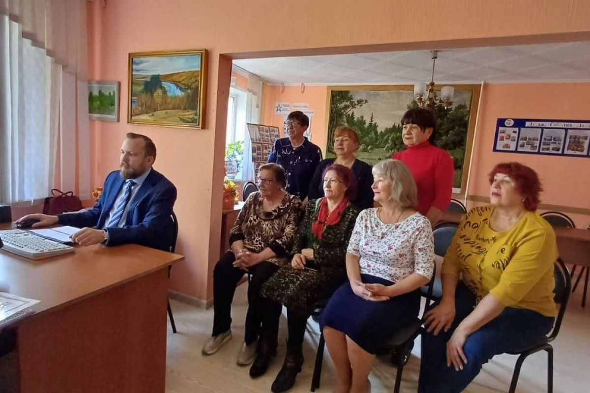 Активисты «Единой России» провели урок цифровой грамотности